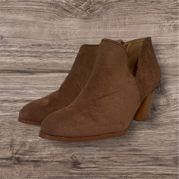 Brown Ankle Boots with Suede Finish and Wedge Heel, Side Zipper woman’s size 9 - Picture 9 of 9